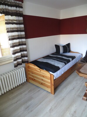 1 bedroom, free WiFi, bed sheets - Apartment 'Waldblick' with Wi-Fi (Aerzen-Gellersen)
