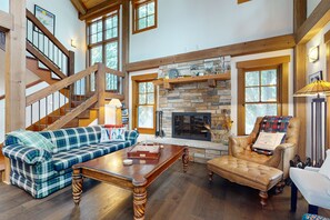 Televisión y chimenea 