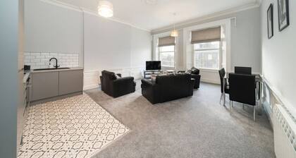 Lochside Apartment C