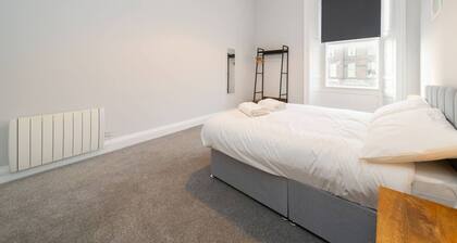 Lochside Apartment B