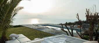 VILLA WITH FANTASTIC 5-BEDROOM VIEW WITH POOL AND YOGA SPACE 