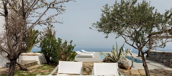 VILLA WITH FANTASTIC 5-BEDROOM VIEW WITH POOL AND YOGA SPACE