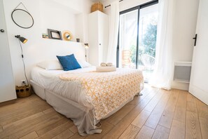 5 bedrooms, iron/ironing board, free WiFi, bed sheets