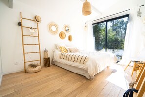 5 bedrooms, iron/ironing board, free WiFi, bed sheets
