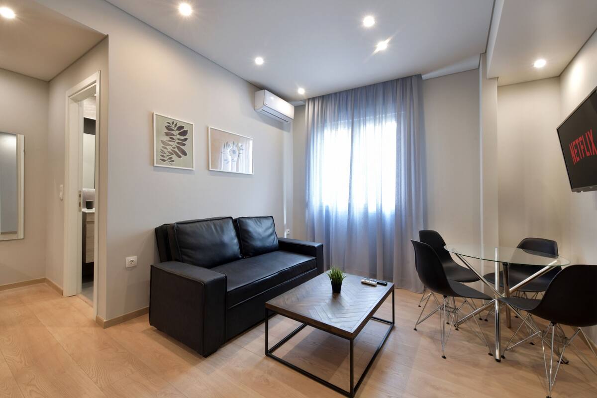 Apartment | 4 bedrooms, desk