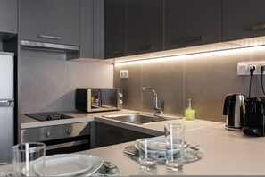 4 bedrooms, desk - Porto Pireo By Superhost365 (Piraeus)