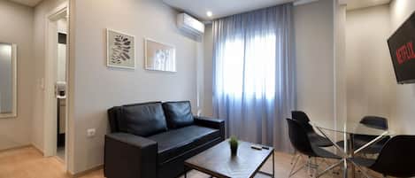 Apartment | 4 bedrooms, desk