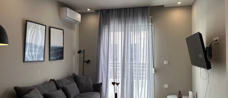 Apartment | 4 bedrooms, desk