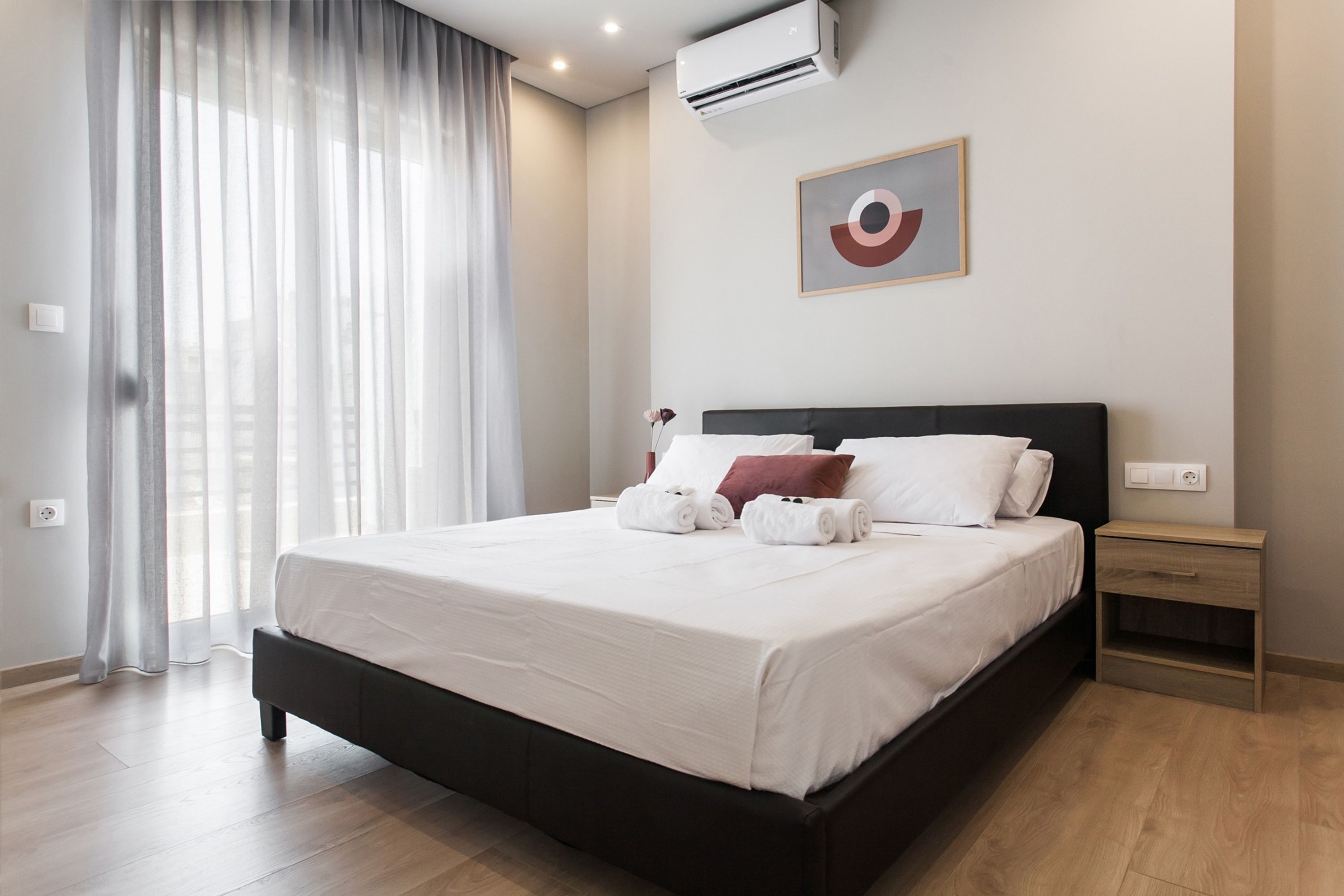 Apartment | 4 bedrooms, desk