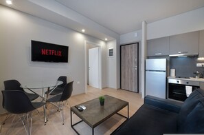 4 bedrooms, desk - Porto Pireo By Superhost365 (Piraeus)