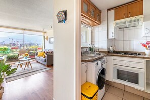 ثلاجة، ميكروويف، فرن، موقد طهي مسطح