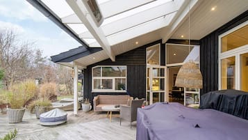 House | Pemandangan dari hartanah