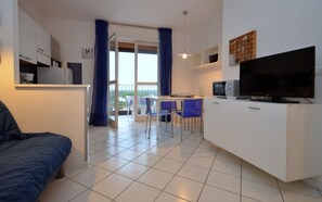 TV - Comfortable flat near the beach (Lignano Sabbiadoro)