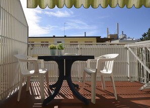 Outdoor dining - Lovely getaway in a cozy house (Bibione)