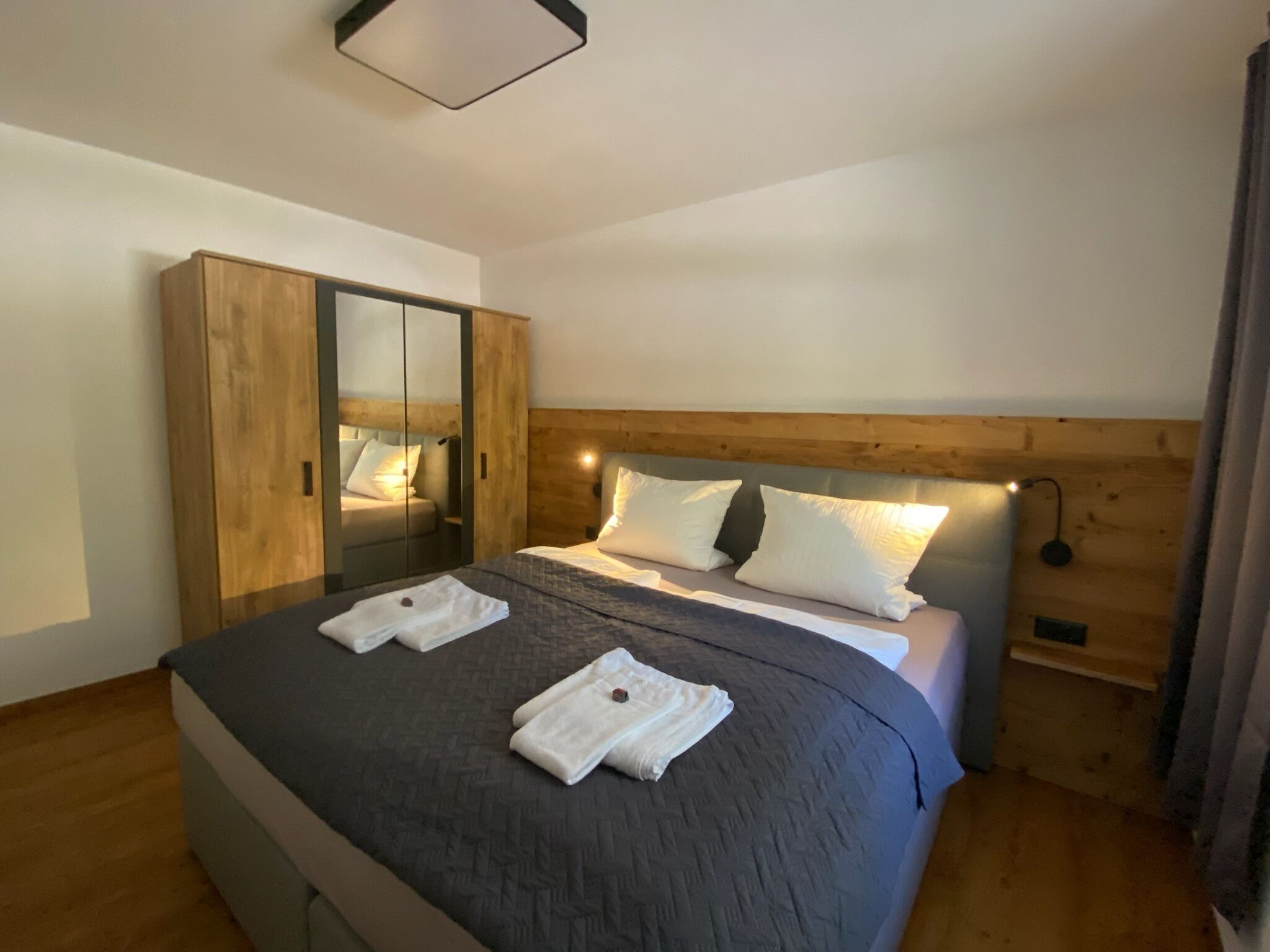 2 habitaciones, tabla de planchar con plancha, wifi y ropa de cama 