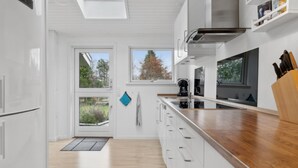 Kjøleskap, mikrobølgeovn, ovn og oppvaskmaskin