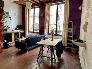 Interior - Artist studio (charming flat) beside Notre Dame (Paris)