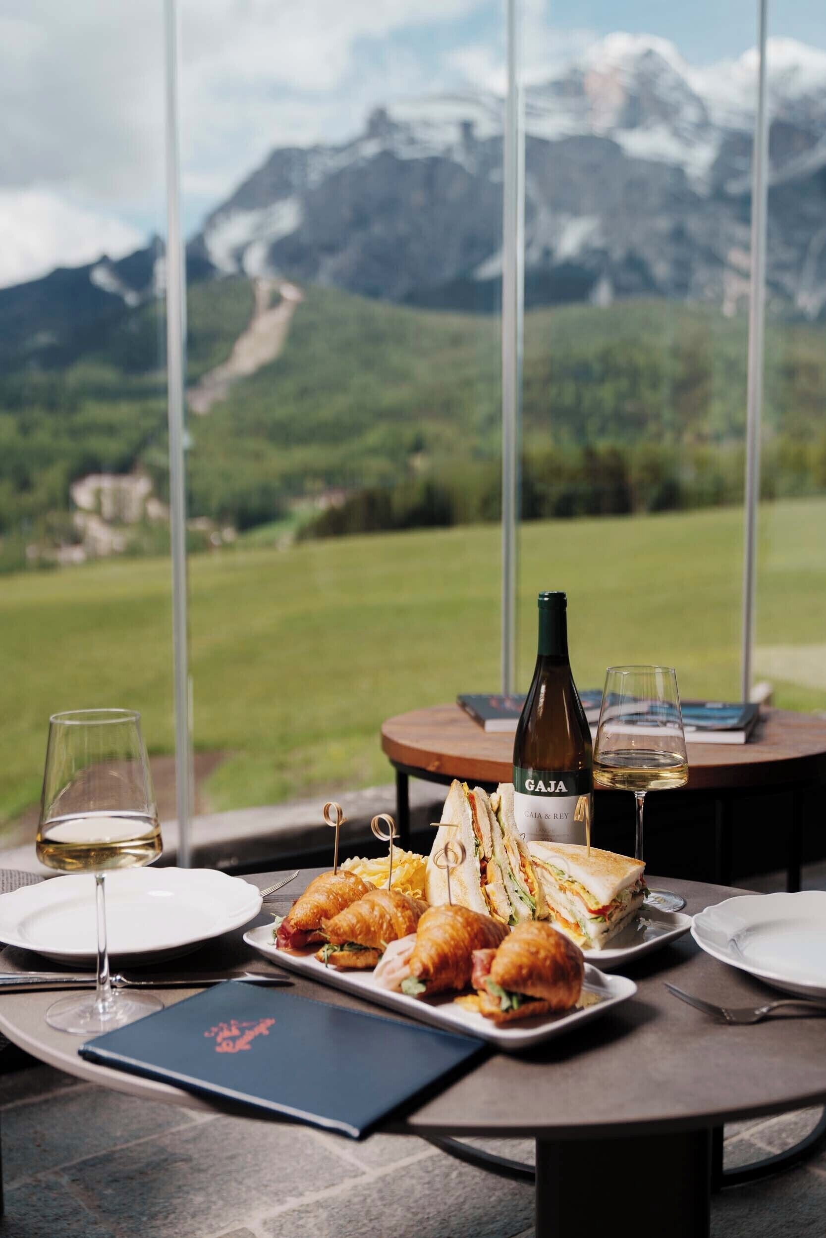 Breakfast, lunch, dinner served; garden views