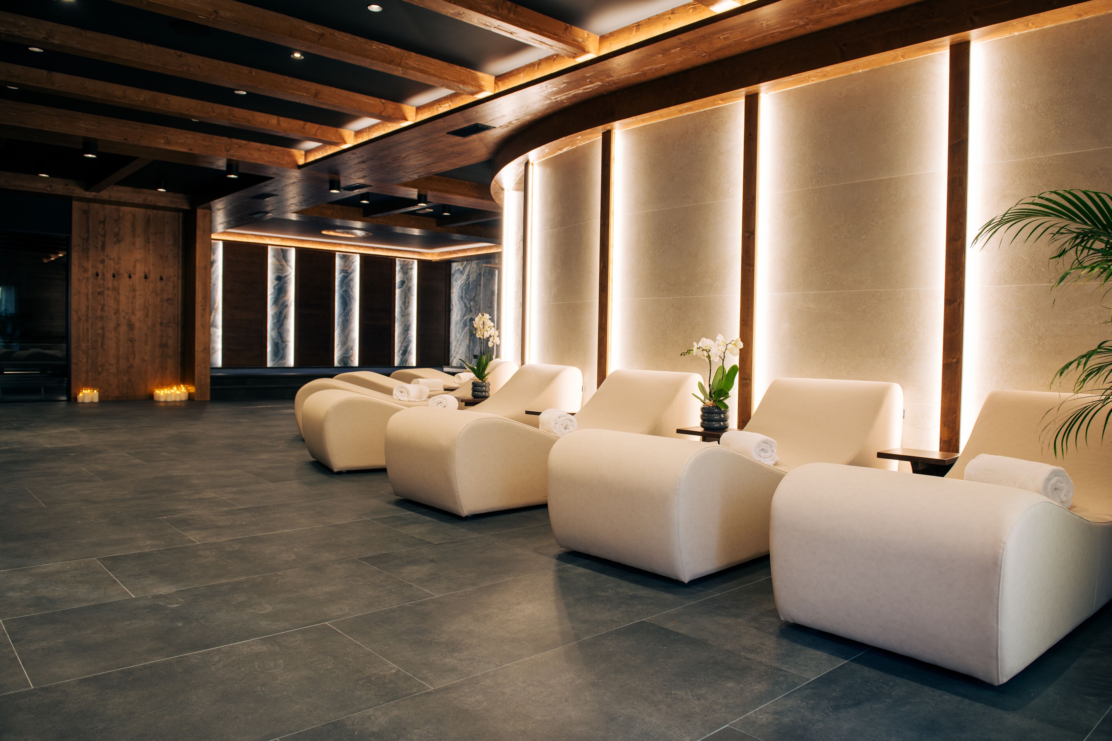 Sauna, hot tub, steam room, Turkish bath, body scrubs, facials