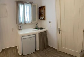 Standard Room, Beach View | Private kitchen | Fridge, espresso maker, coffee/tea maker, electric kettle - Theofanis on the beach (Naxos)