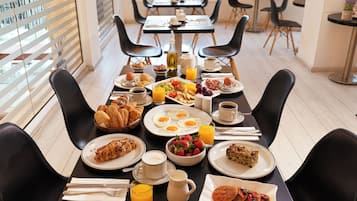 Free daily buffet breakfast
