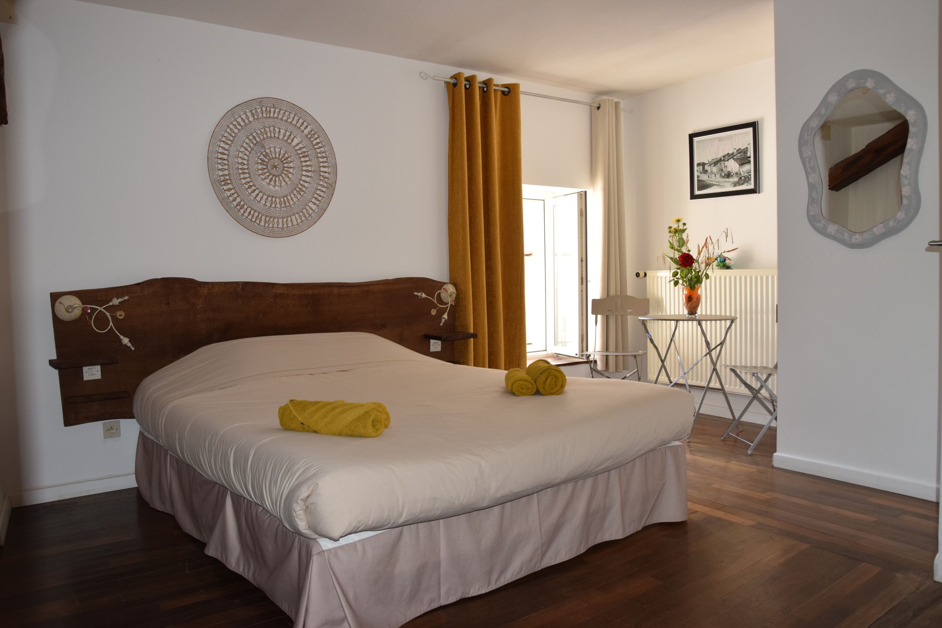 5 habitaciones, tabla de planchar con plancha y cuna de viaje 