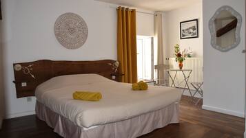 5 slaapkamers, een strijkplank/strijkijzer, reisbedje, gratis wifi