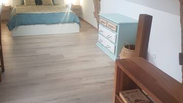 1 bedroom, desk, free WiFi, bed sheets