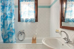 Dusche, Haartrockner, Bidet, Handtücher