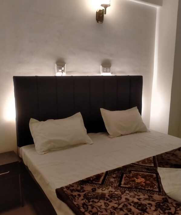 Economy Room, Balcony