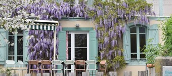 Facing the Pyrenees, this former Comminges farmhouse offers space and comfort