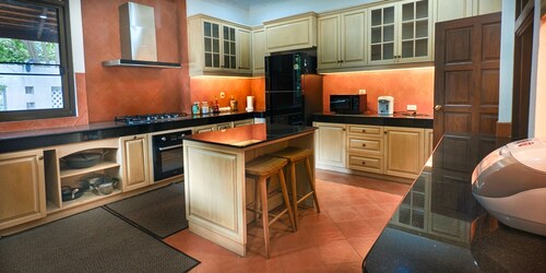 Nadoo Thai Lanna-style luxurious private pool villa.five bedrooms.