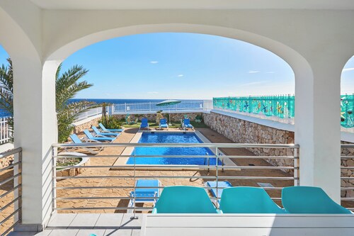 Estella Matutina vacation home for 10 people in first sea line