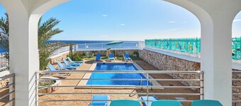 Estella Matutina vacation home for 10 people in first sea line