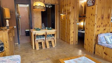 1 chambre, fer et planche Ă repasser, Wi-Fi, draps fournis