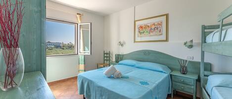 1 chambre, lit parapluie, Wi-Fi gratuit, draps fournis