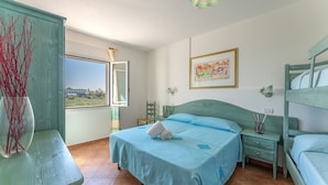 1 bedroom, travel crib, WiFi (free), bed sheets - Cosy apartment for 5 guests with WIFI, pool, A/C and TV (Orosei)