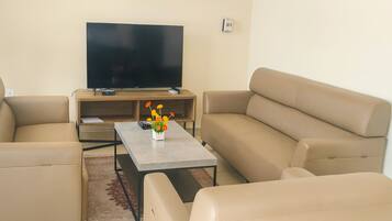 Apartment, 3 Bedrooms, Smoking, Balcony | Living room