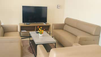 Apartment, 3 Bedrooms, Smoking, Balcony | Living room