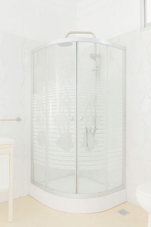 Appartement, 3 chambres, fumeurs, balcon | Salle de bain