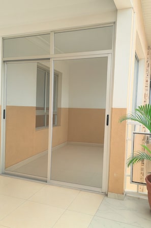 Apartment, 3 Bedrooms, Smoking, Balcony | Bahagian dalam
