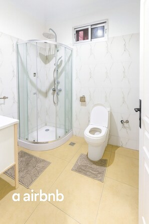 Apartment, 3 Bedrooms, Smoking, Balcony | Bathroom