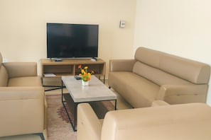 Appartement, 3 chambres, fumeurs, balcon | Salle de séjour