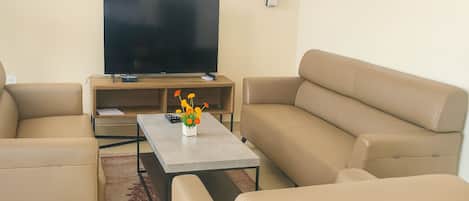 Apartment, 3 Bedrooms, Smoking, Balcony | Living room