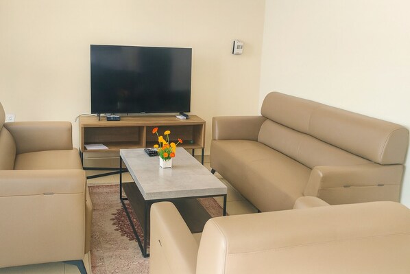 Apartment, 3 Bedrooms, Smoking, Balcony | Living room - Modern Family Apartment in Kinshasa (Kinshasa)