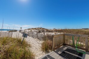 På stranden