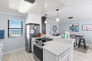 Private kitchen - Gulf House 503 (Gulf Shores)