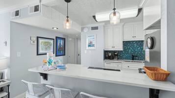 Signature Condo, 2 Bedrooms, Kitchen, Beach View | Private kitchen | Fridge, microwave, oven, stovetop