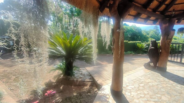 Property grounds - Self catering apartments ovelooking a mountain view. (Sabie)