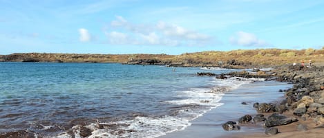 Rannalla, rantapyyhkeitä